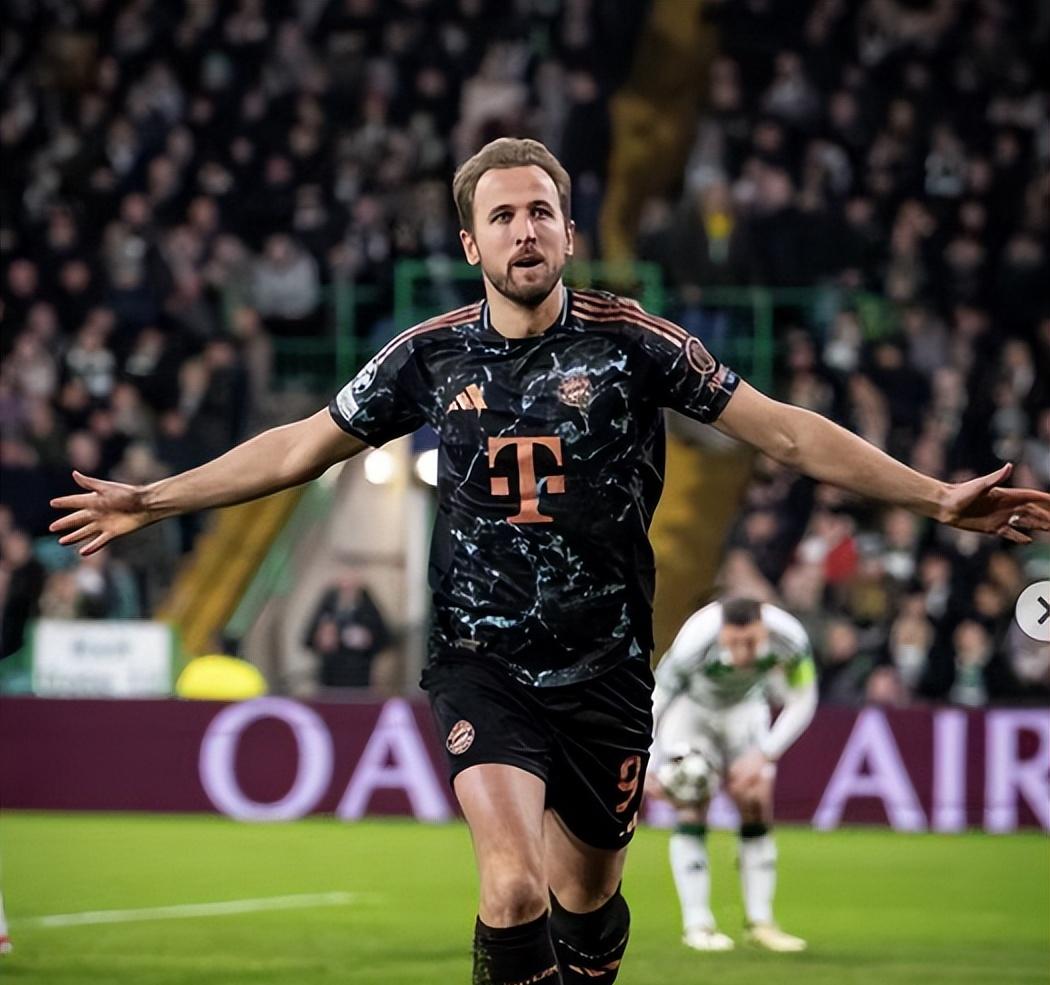 欧洲豪门激战领跑，冠军呼之欲出(皇帝在军营慰劳军官)