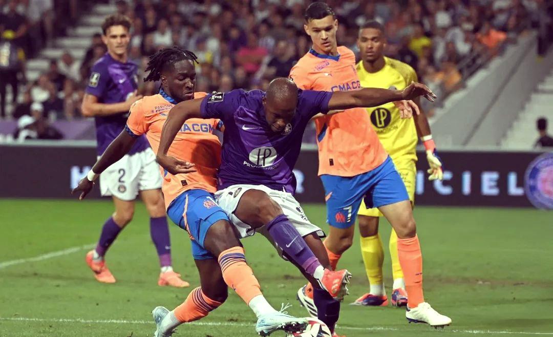 关于法甲前几名球队实力均衡，角逐激烈度不减的信息